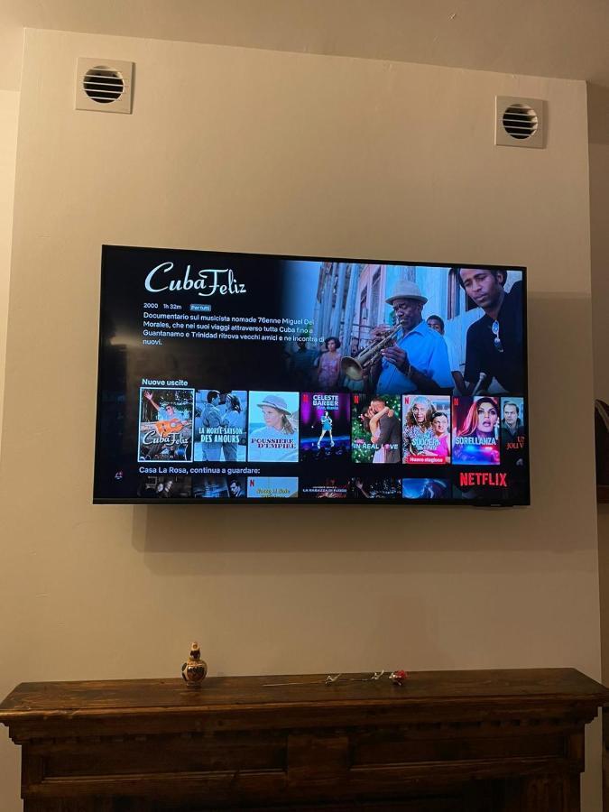 グッビオCasa La Rosaアパートメント エクステリア 写真