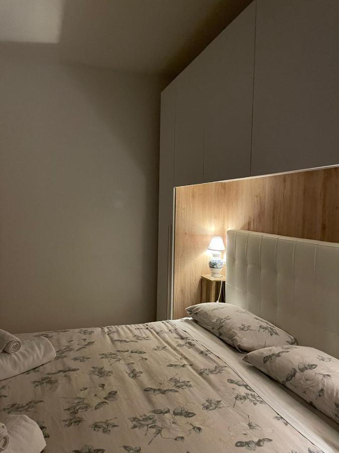 グッビオCasa La Rosaアパートメント エクステリア 写真