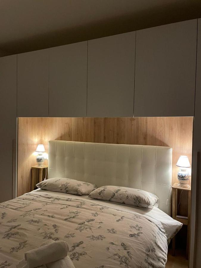 グッビオCasa La Rosaアパートメント エクステリア 写真