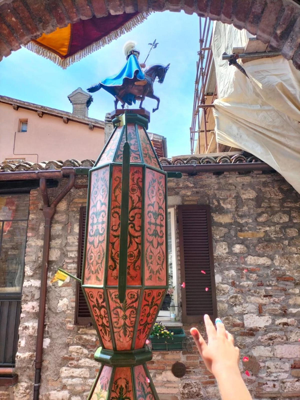 グッビオCasa La Rosaアパートメント エクステリア 写真